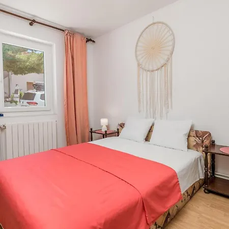 Apartment Stunning In Barbat With Kitchen