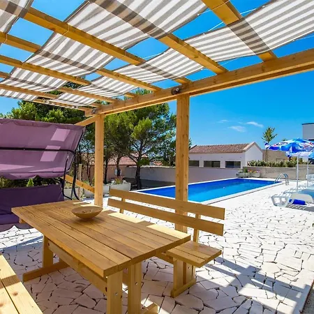 Stunning In Barbat With Kitchen * Barbat na Rabu