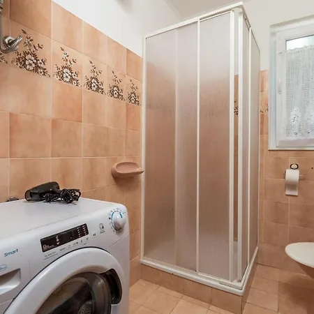 Stunning In Barbat With Kitchen Apartment Barbat na Rabu